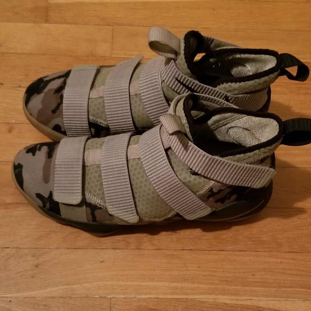 Nike Camo LeBron Soldier 11